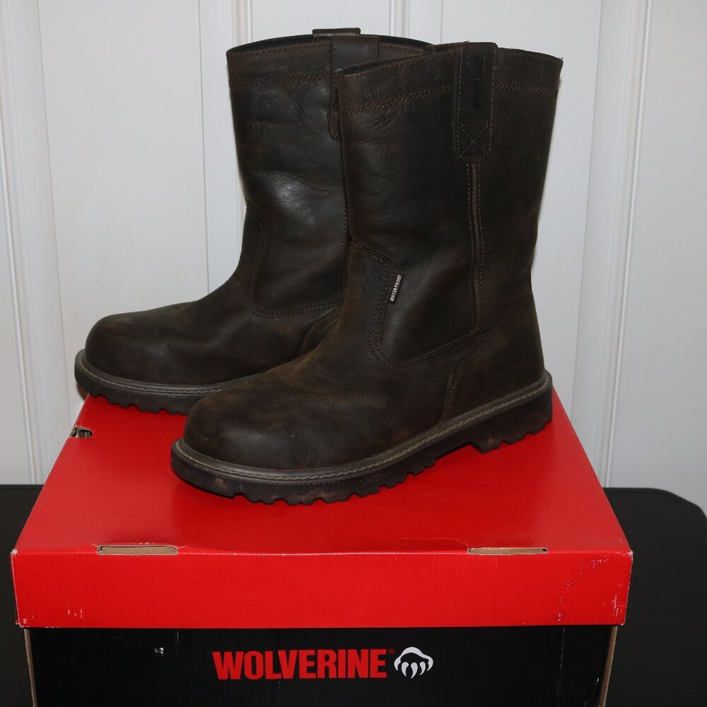 Wolverine boots size 10 EW and comes with box steel toe